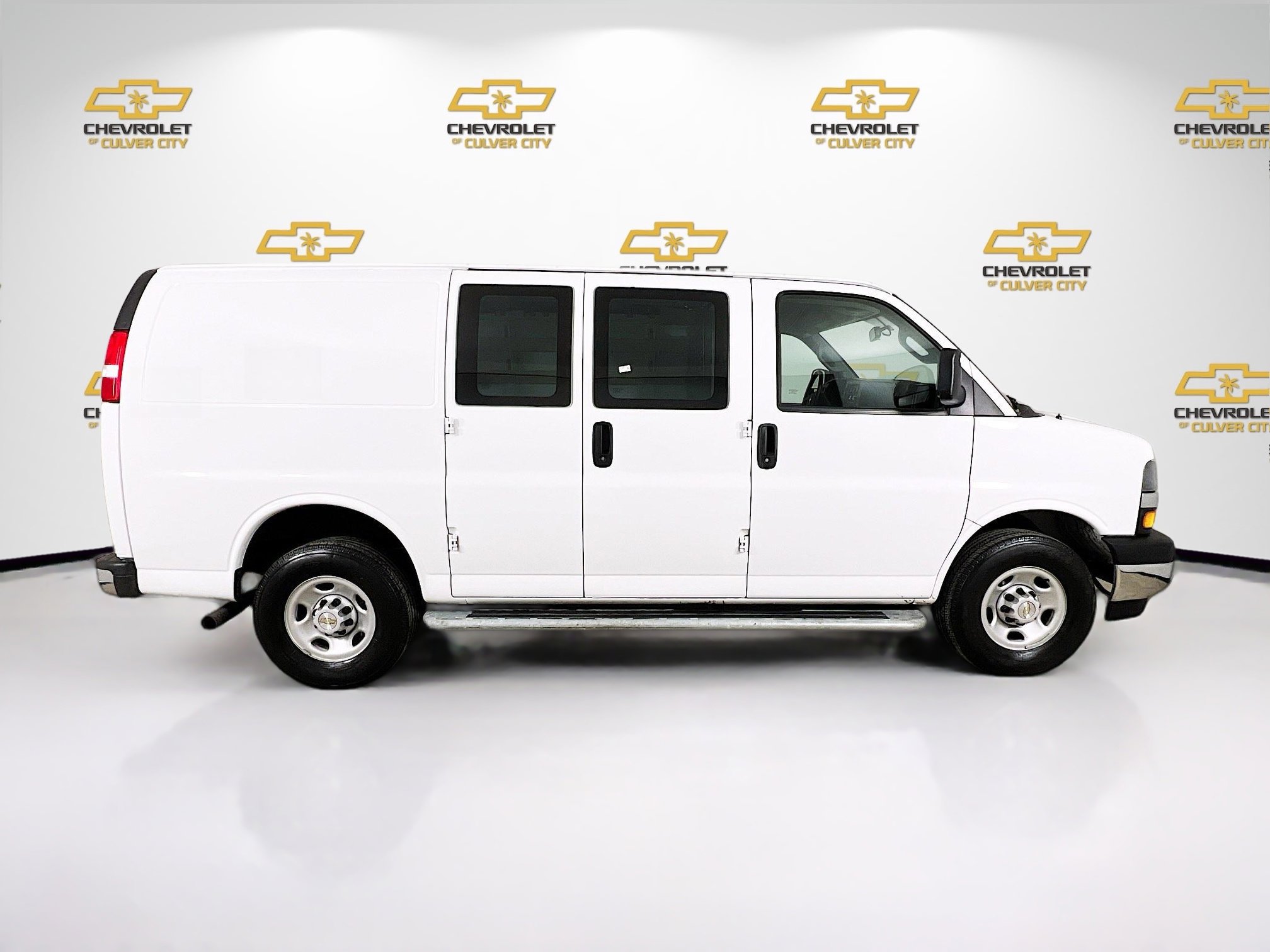 2023 Chevrolet Express 2500 Cargo photo 4