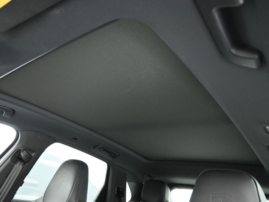 2024 Porsche Cayenne Base photo 21