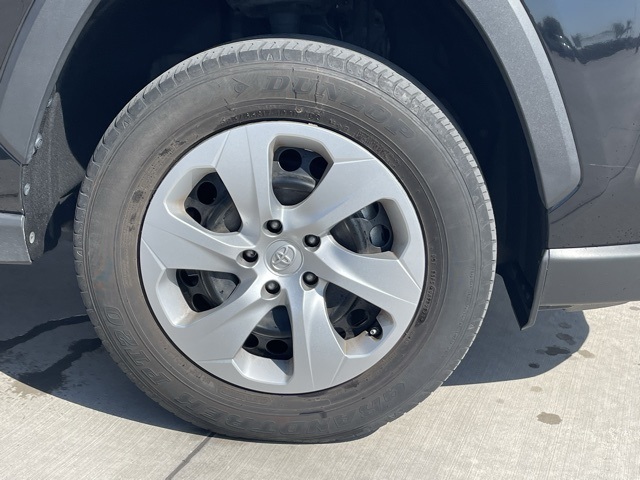 2024 Toyota RAV4 LE photo 3