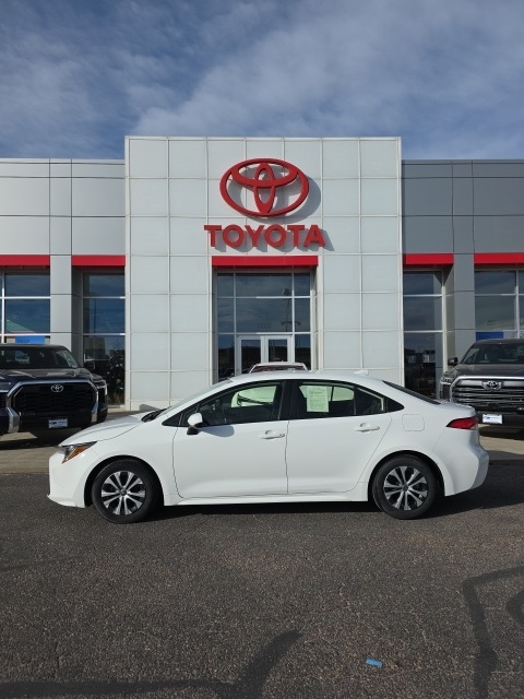2022 Toyota Corolla Hybrid LE photo 2