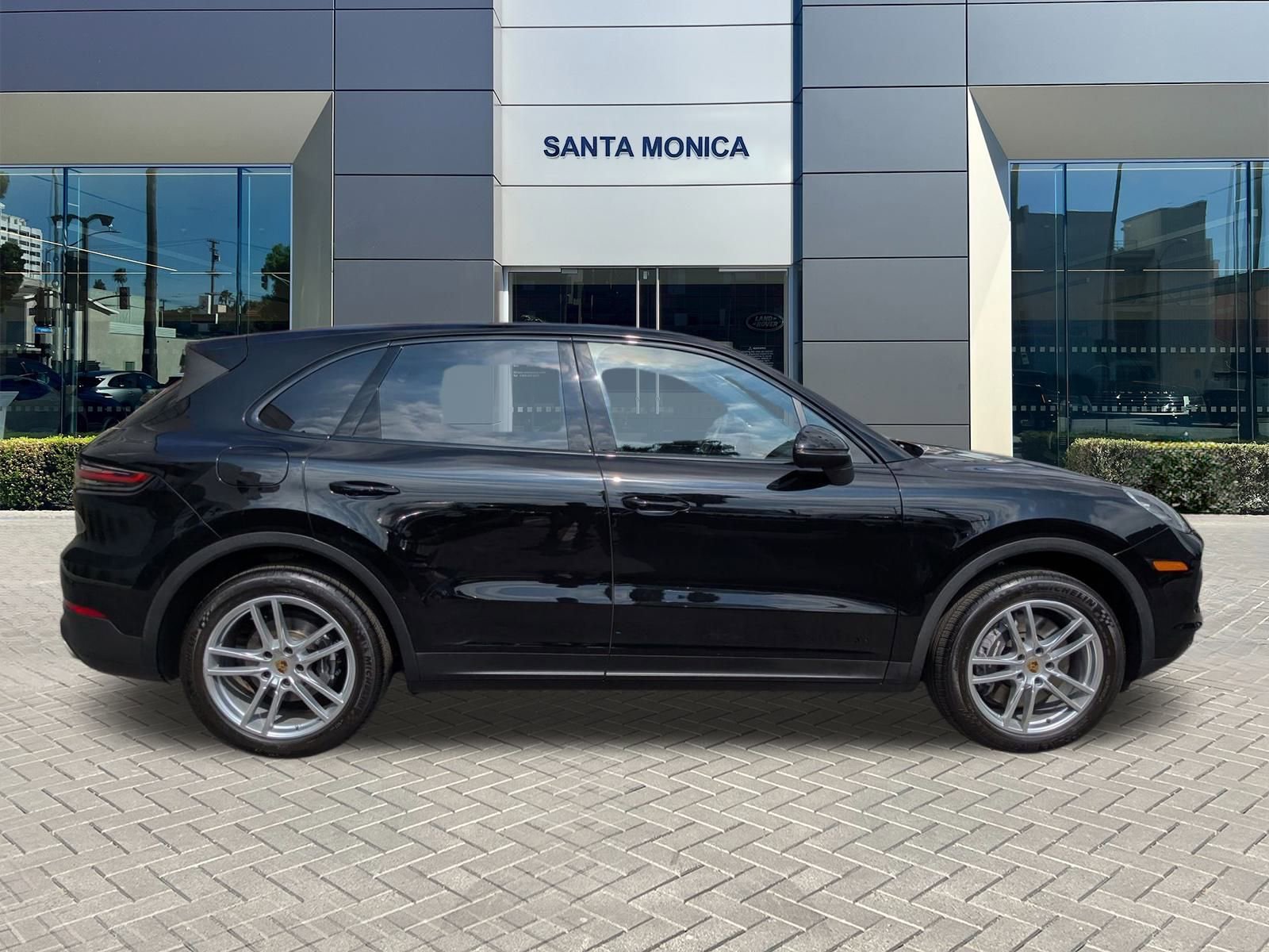 2023 Porsche Cayenne Platinum Edition photo 4
