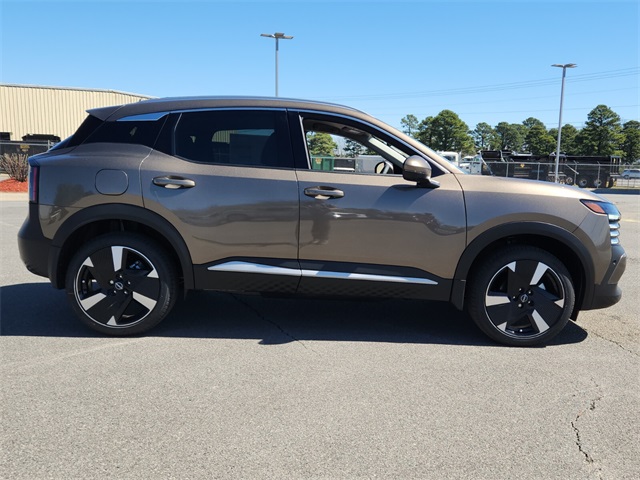 2025 Nissan Kicks SR photo 2