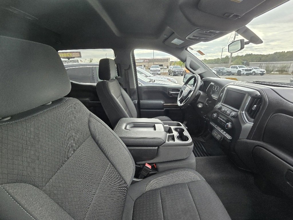 2020 Chevrolet Silverado 1500 LT photo 3