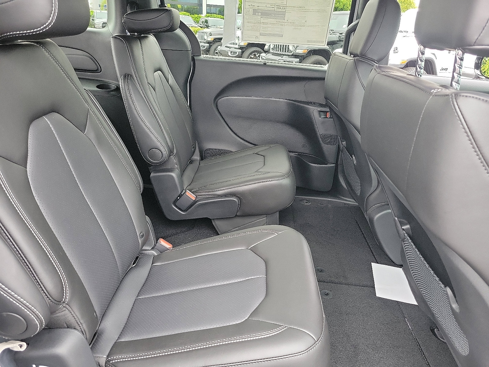 2025 Chrysler Voyager LX photo 16