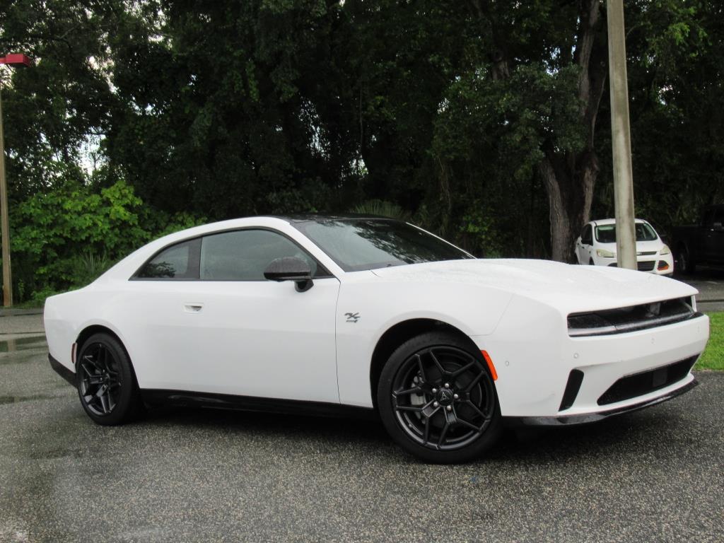 2024 Dodge Charger Daytona R/T photo 2