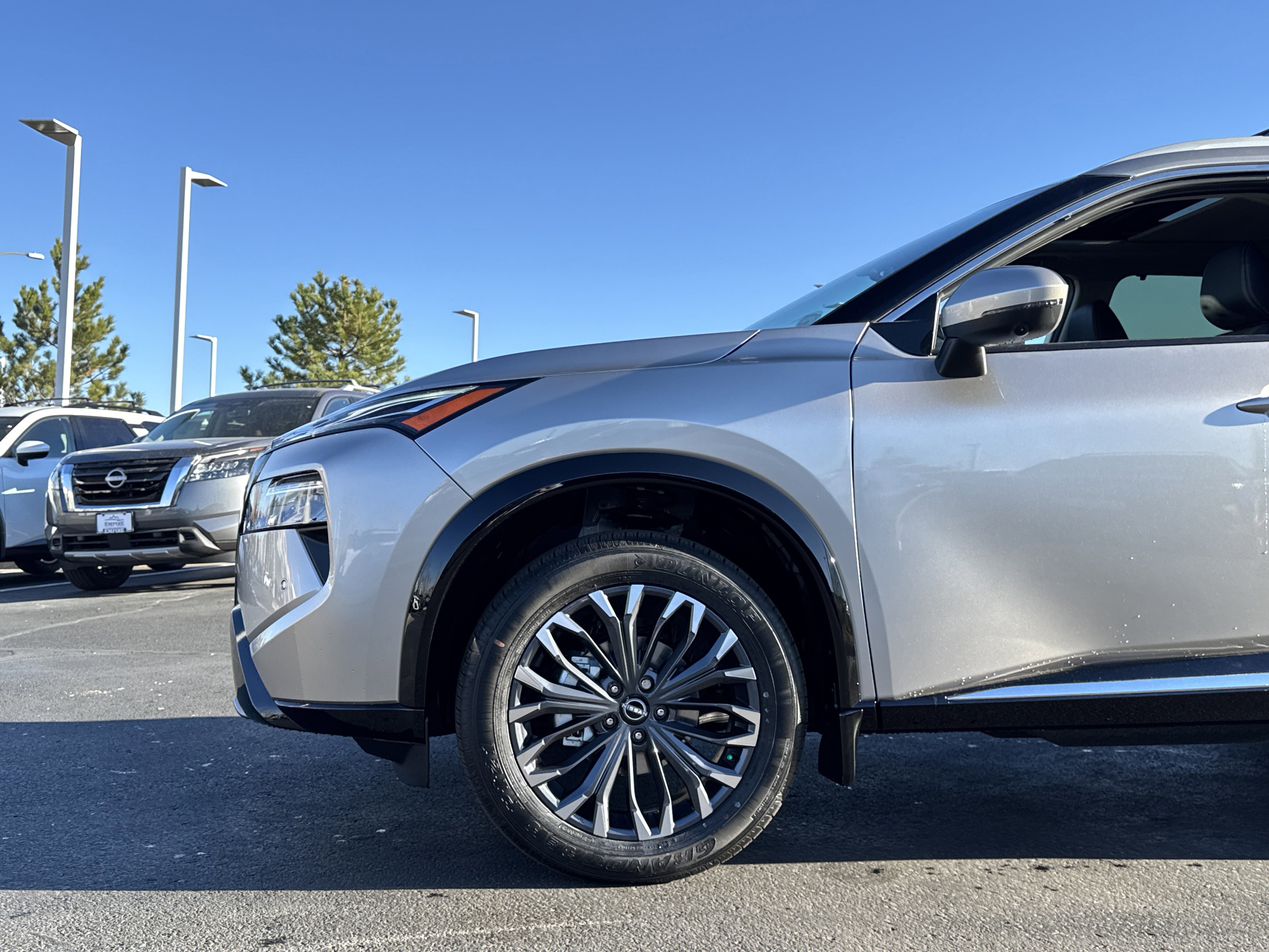 2026 Nissan Rogue Platinum photo 3