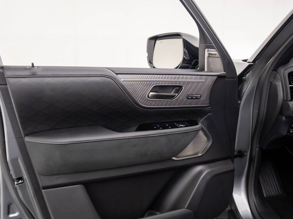 2026 Infiniti QX80 photo 12