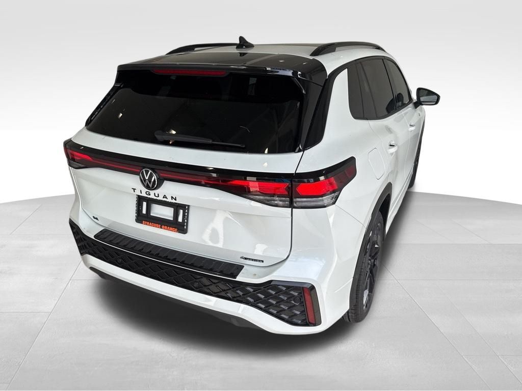 2025 Volkswagen Tiguan SE R-Line Black photo 5