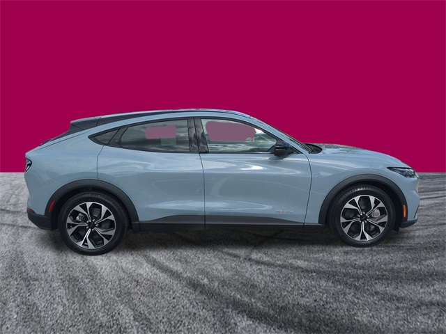 2025 Ford Mustang Mach-E Select photo 3