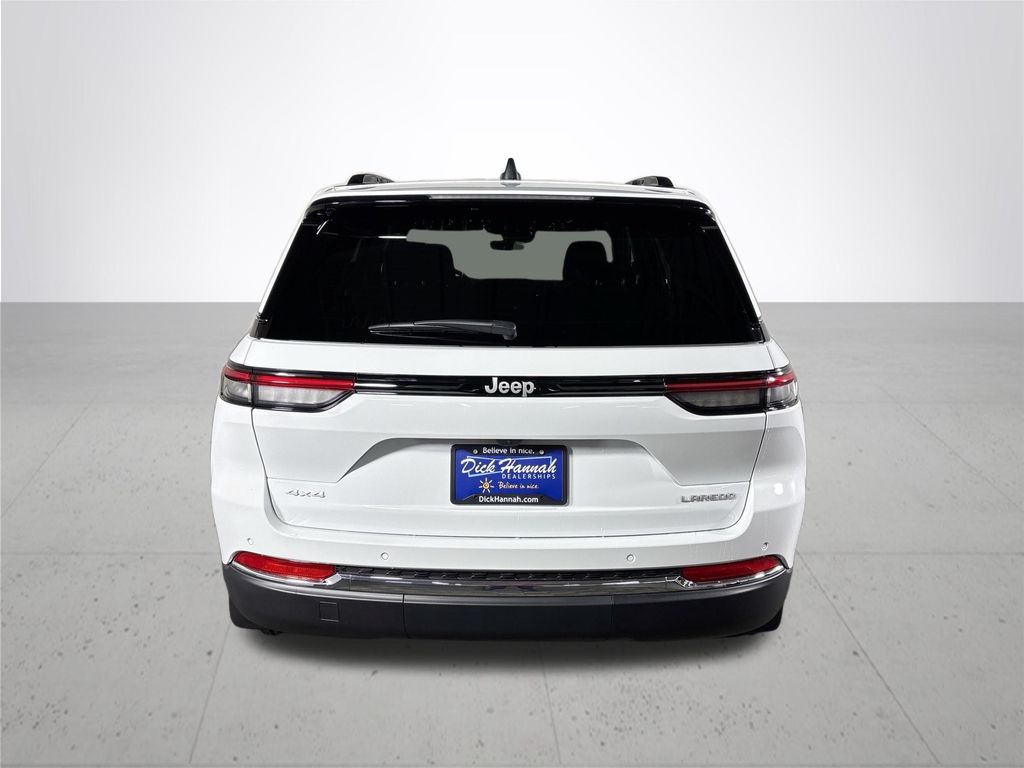 2025 Jeep Grand Cherokee Laredo photo 3