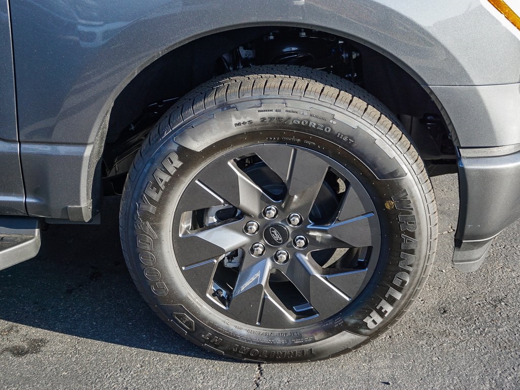 2025 Ford F-150 Lightning photo 9