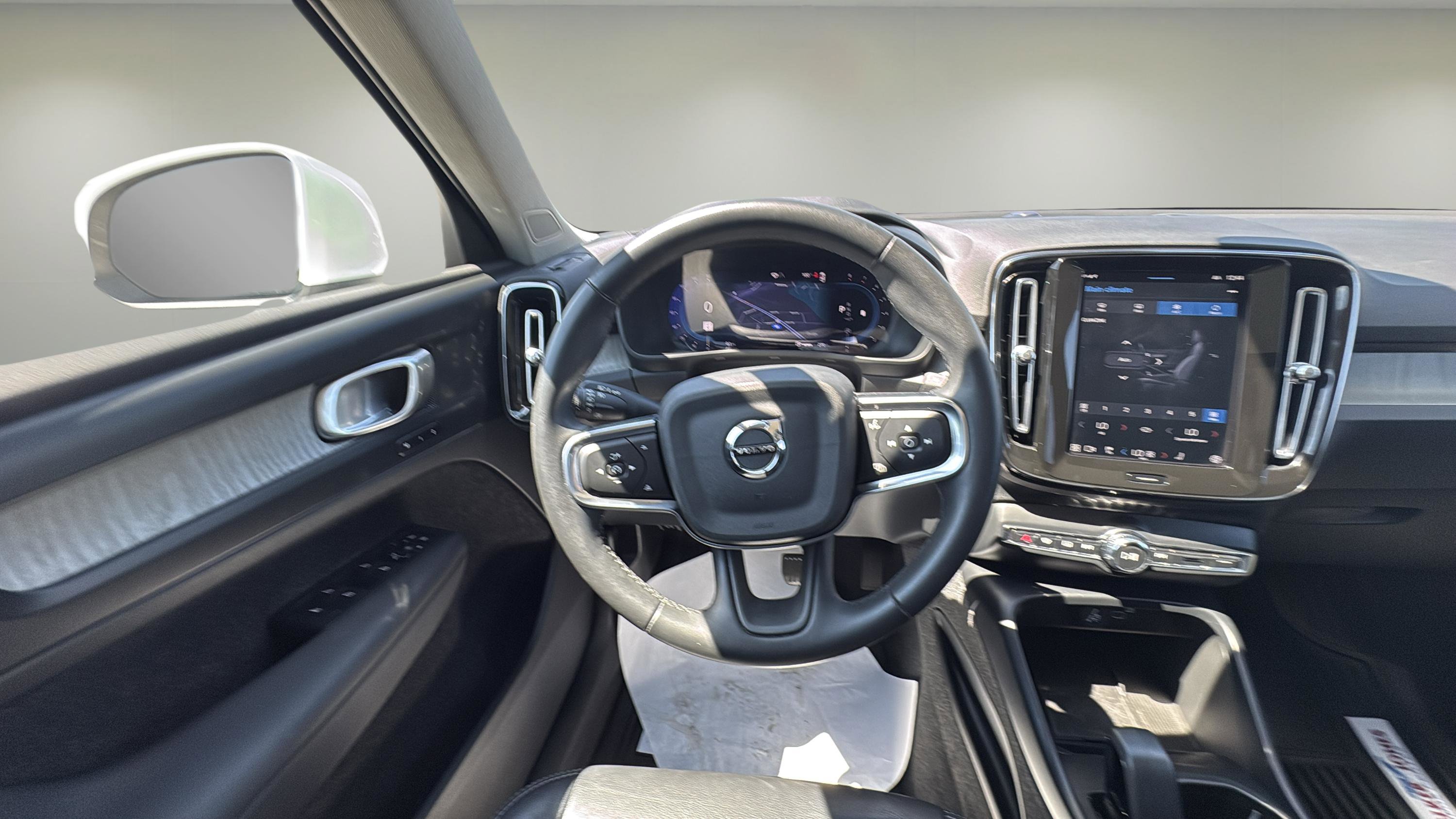 2024 Volvo XC40 AWD Core photo 10