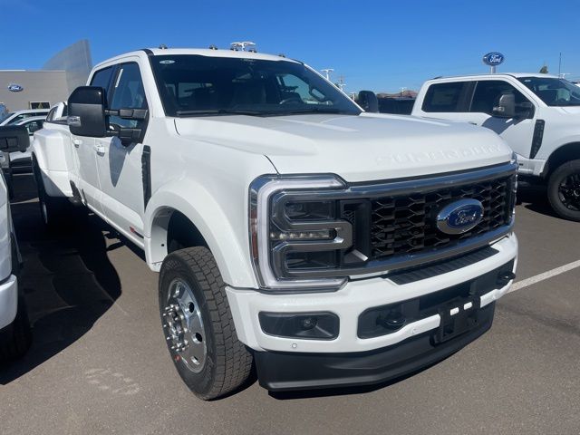 2026 Ford F-450 Super Duty Platinum's photo