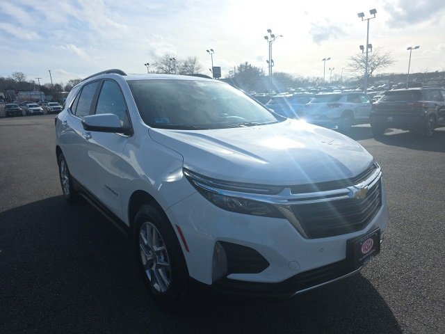 2022 Chevrolet Equinox LT's photo