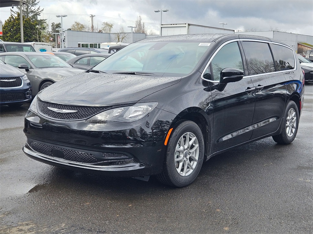 2025 Chrysler Voyager LX photo 3