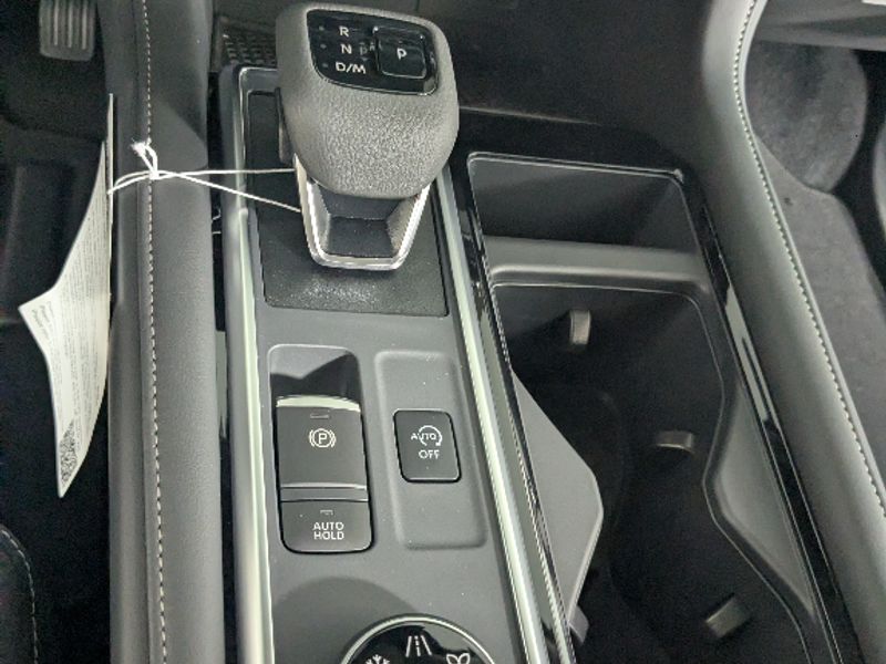 2025 Nissan Pathfinder SV photo 20