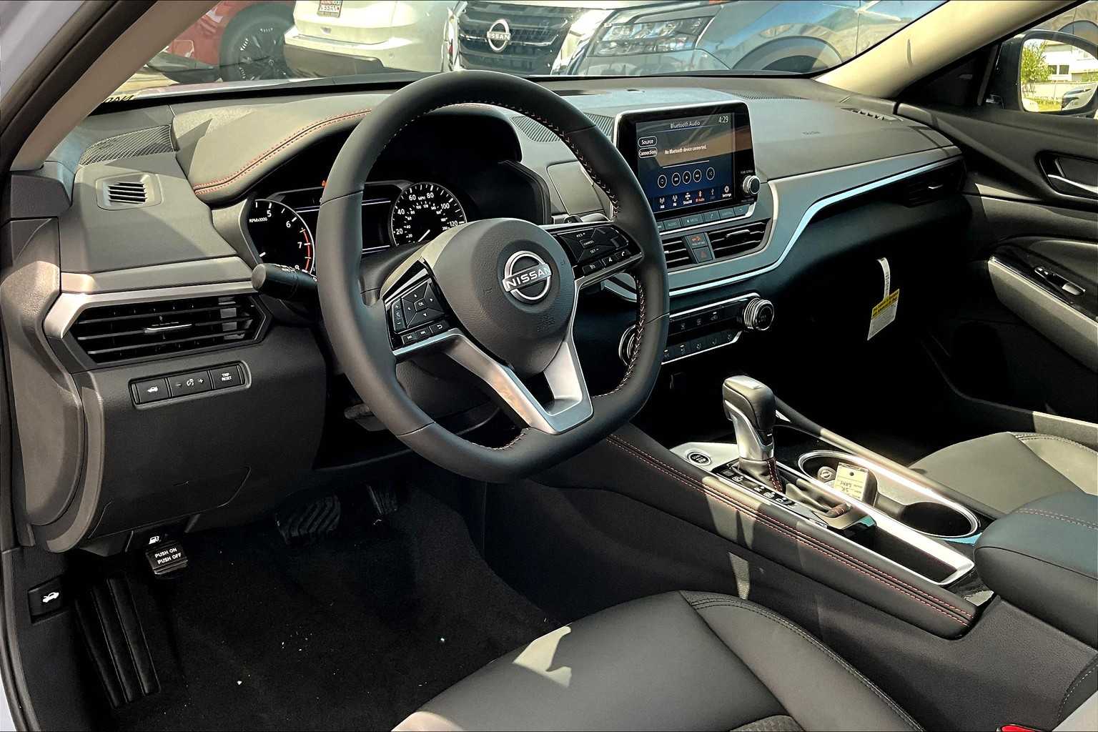 2025 Nissan Altima 2.5 SR photo 9