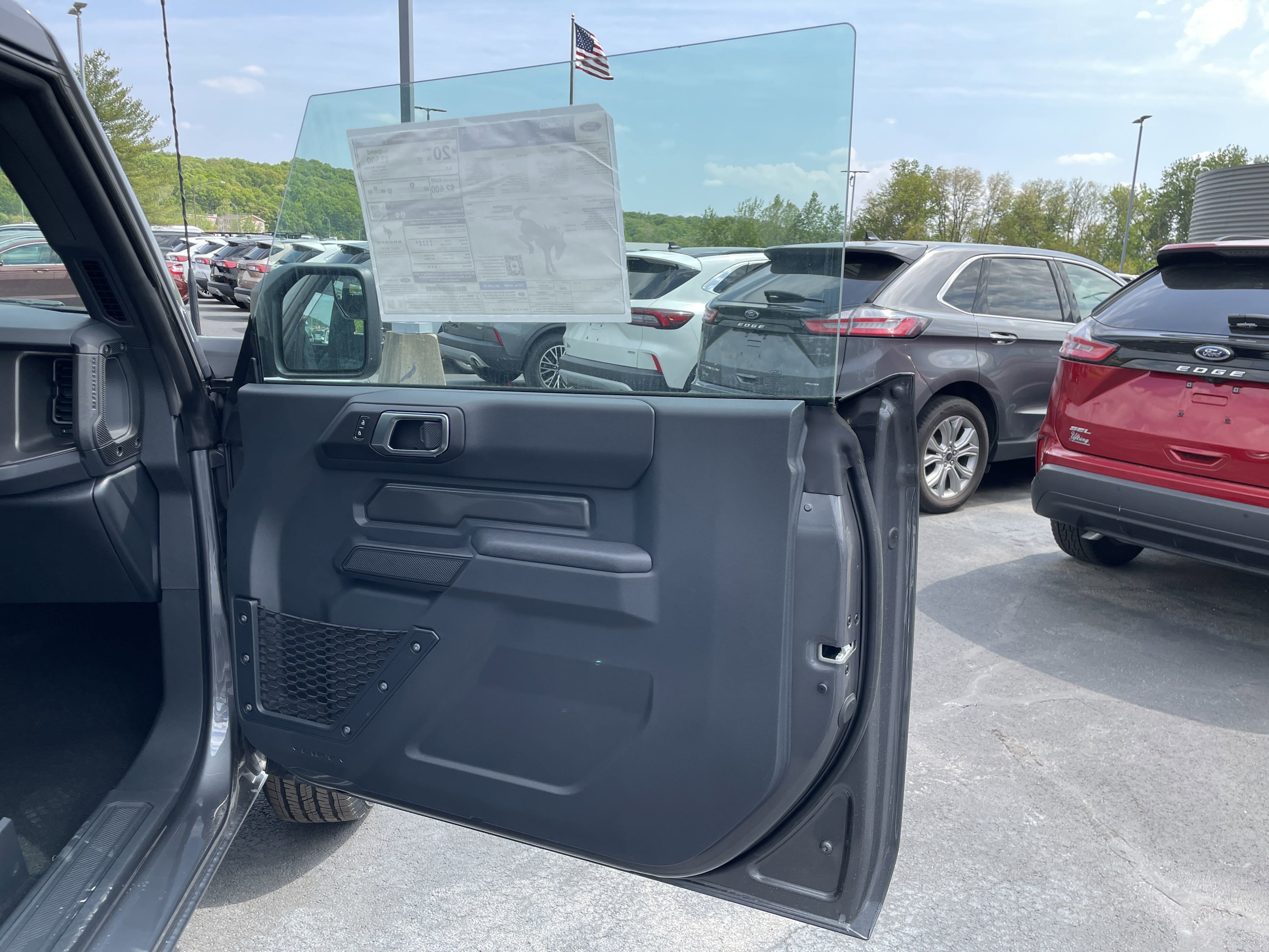 2025 Ford Bronco Base photo 6
