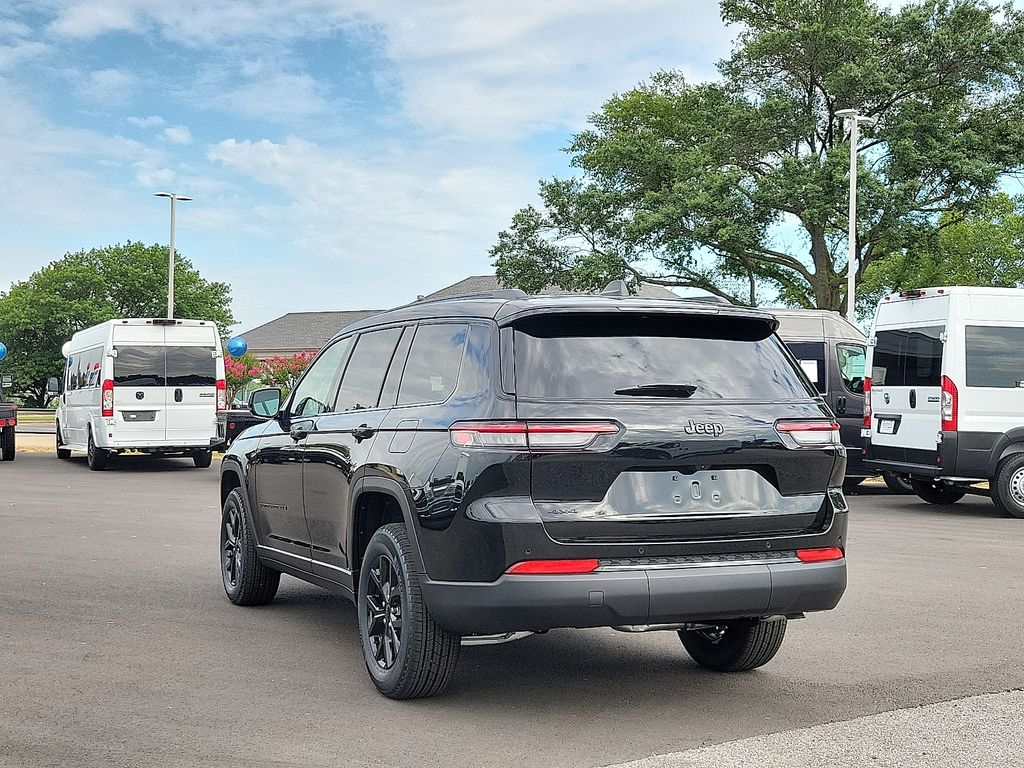 2025 Jeep Grand Cherokee Altitude X photo 2