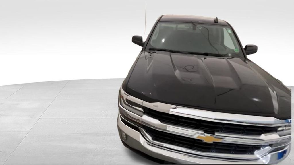2018 Chevrolet Silverado 1500 LT photo 4