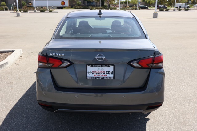 2025 Nissan Versa 1.6 SV photo 4