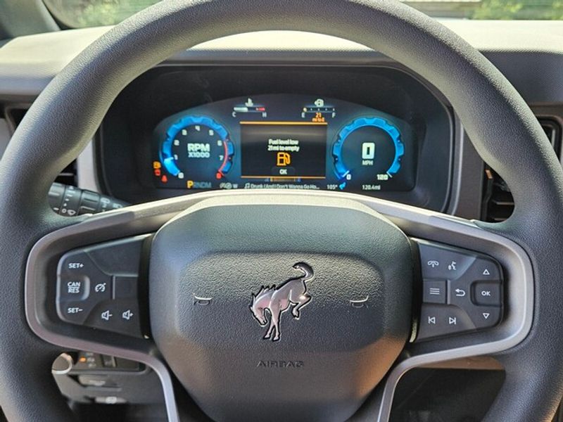2025 Ford Bronco Base photo 19