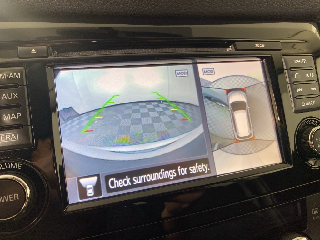 2016 Nissan Rogue SV photo 2