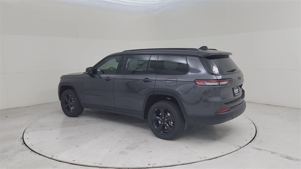 2025 Jeep Grand Cherokee Limited photo 4