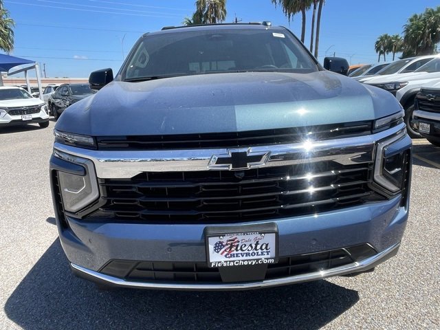 2025 Chevrolet Suburban LS photo 2