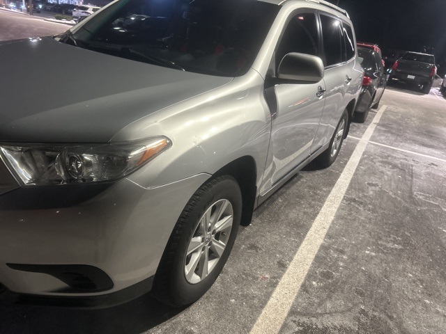 2013 Toyota Highlander Base's photo