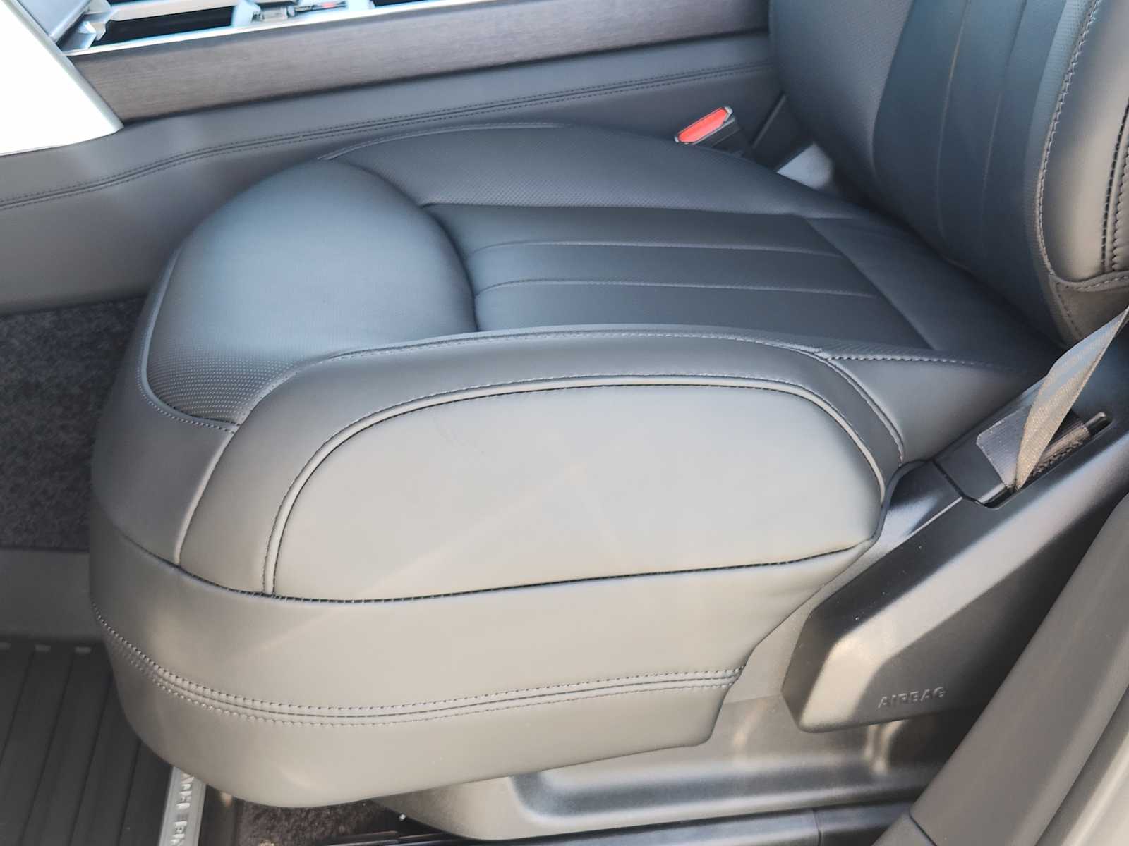 2025 Land Rover Range Rover SE photo 21