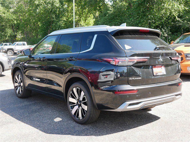 2025 Mitsubishi Outlander Platinum photo 2