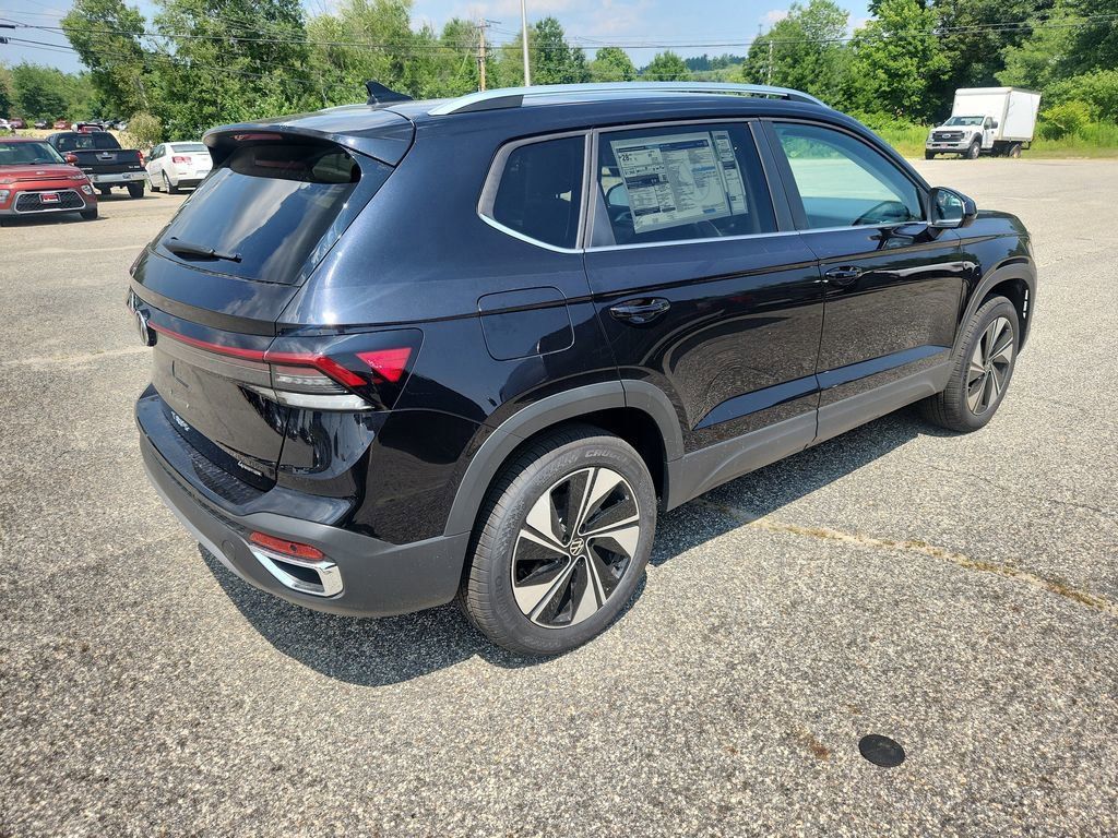 2025 Volkswagen Taos SE photo 5