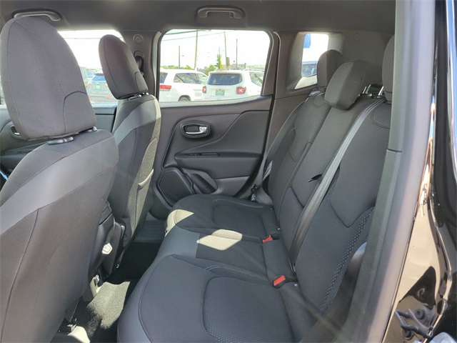 2022 Jeep Renegade Altitude photo 13