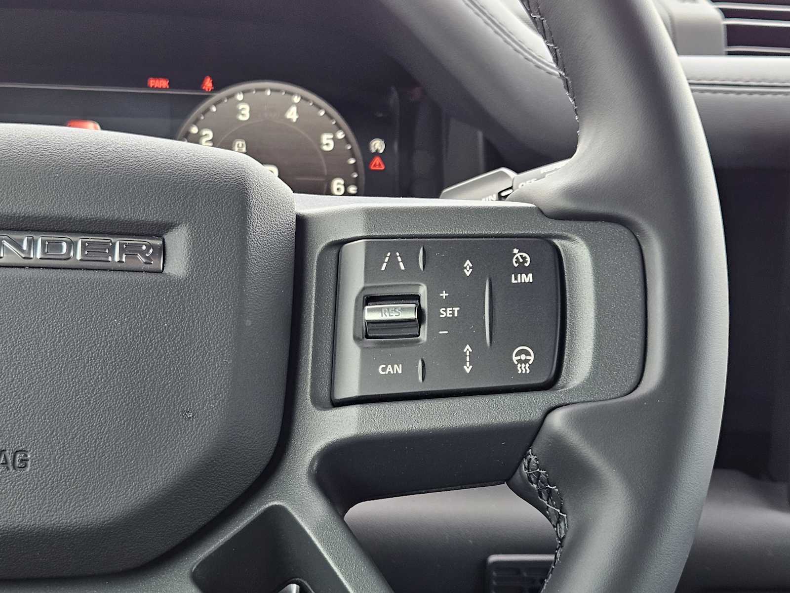2025 Land Rover Defender 90 X-Dynamic SE photo 28