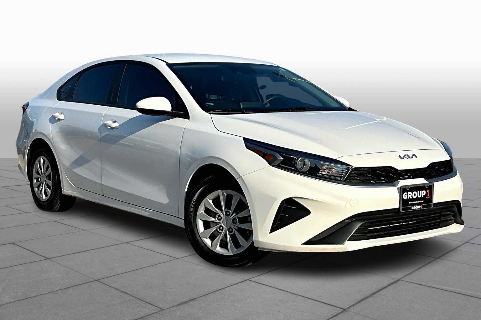 2024 Kia Forte LXS photo 2