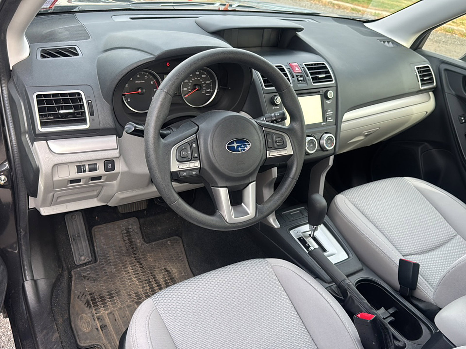 2017 Subaru Forester 2.5i photo 2
