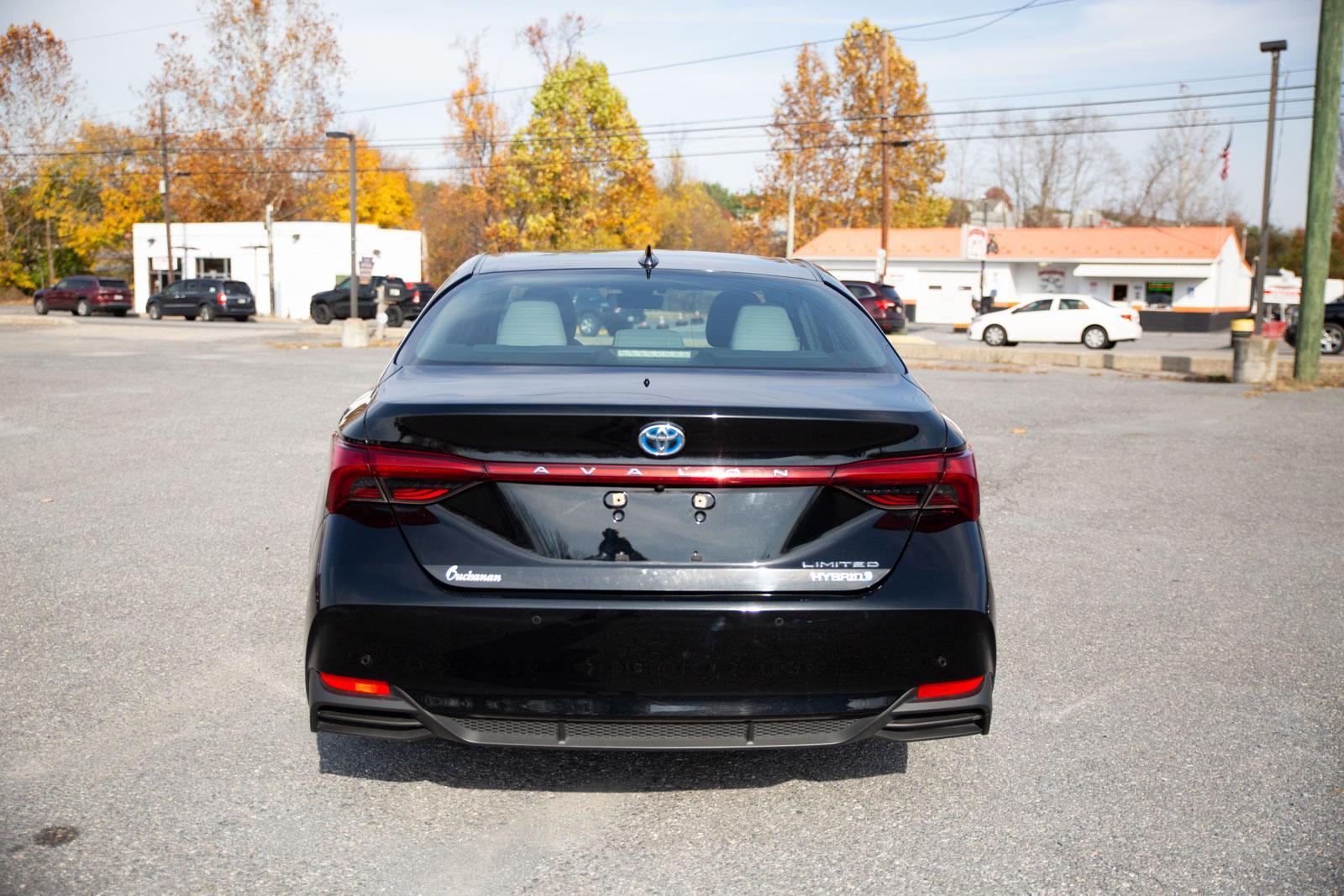 2019 Toyota Avalon Hybrid Limited photo 4
