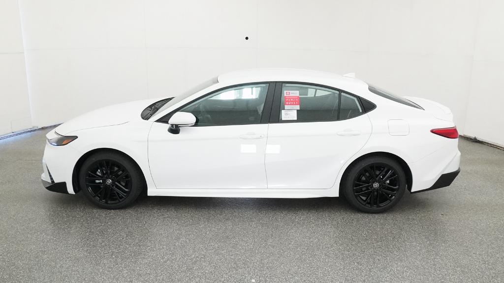 2025 Toyota Camry SE photo 7