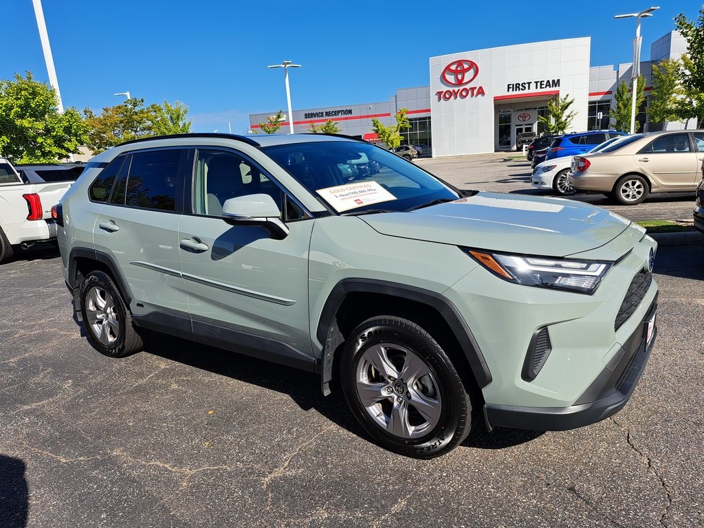 2022 Toyota RAV4 Hybrid XLE photo 6