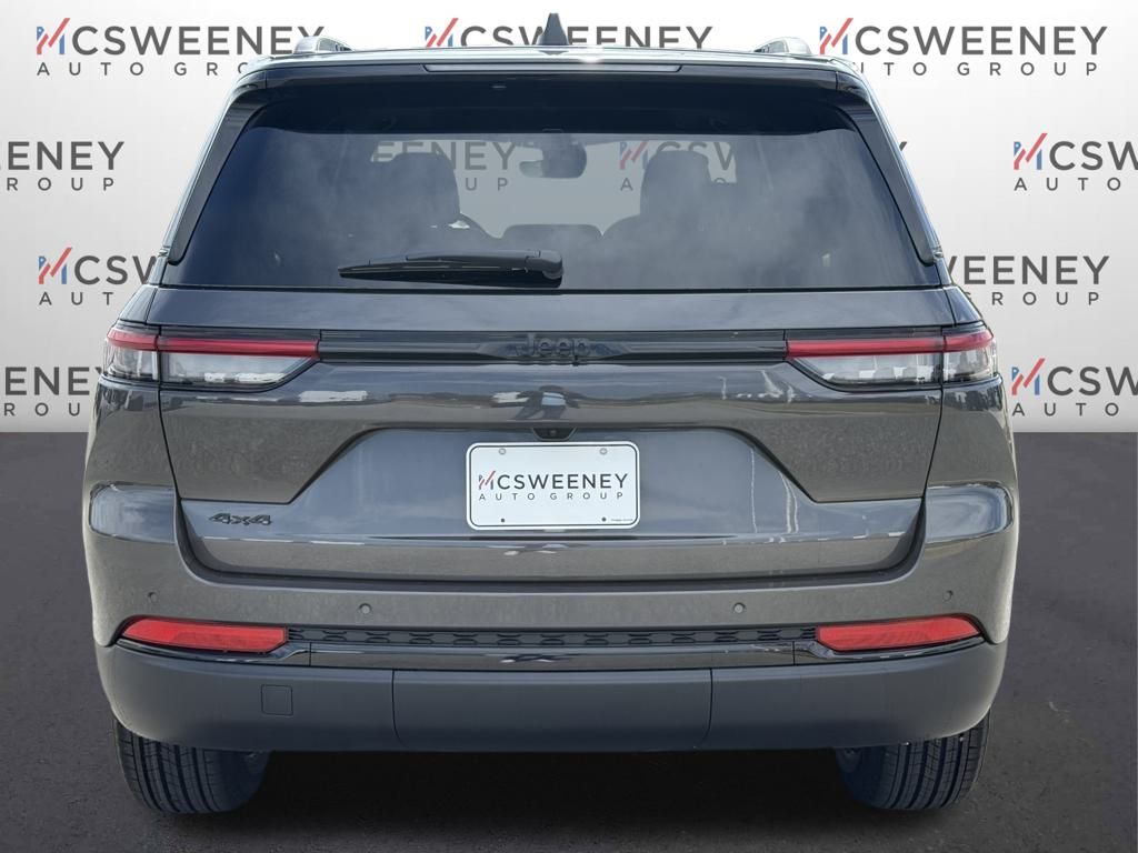2025 Jeep Grand Cherokee Altitude photo 4