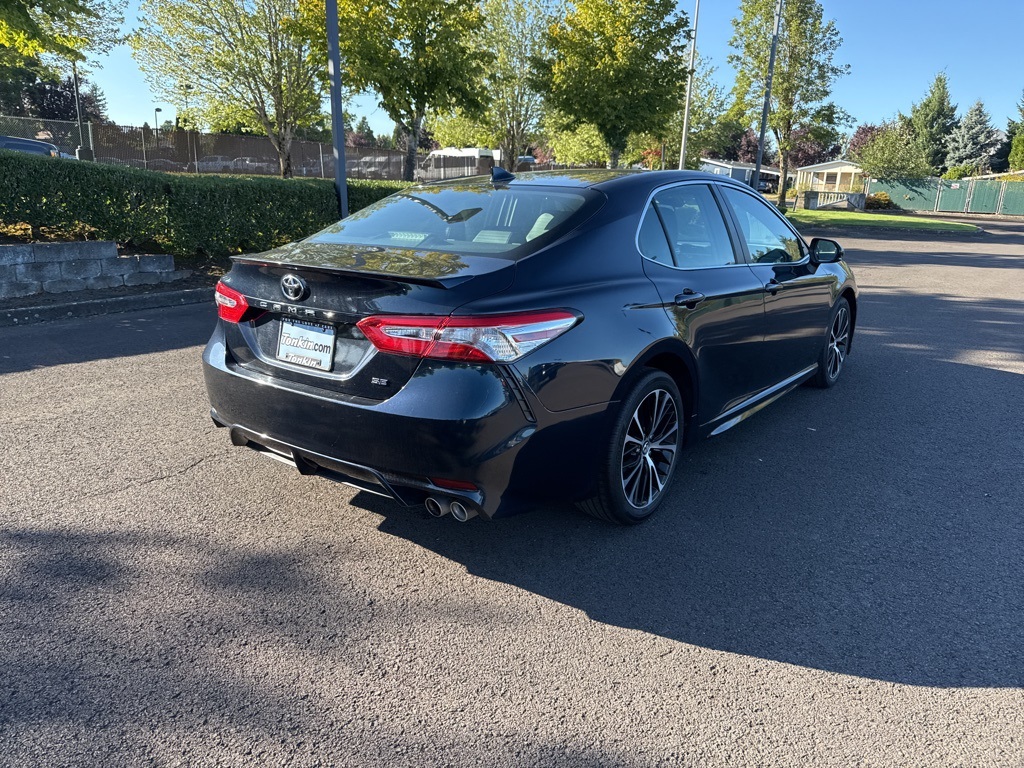 2020 Toyota Camry SE photo 7