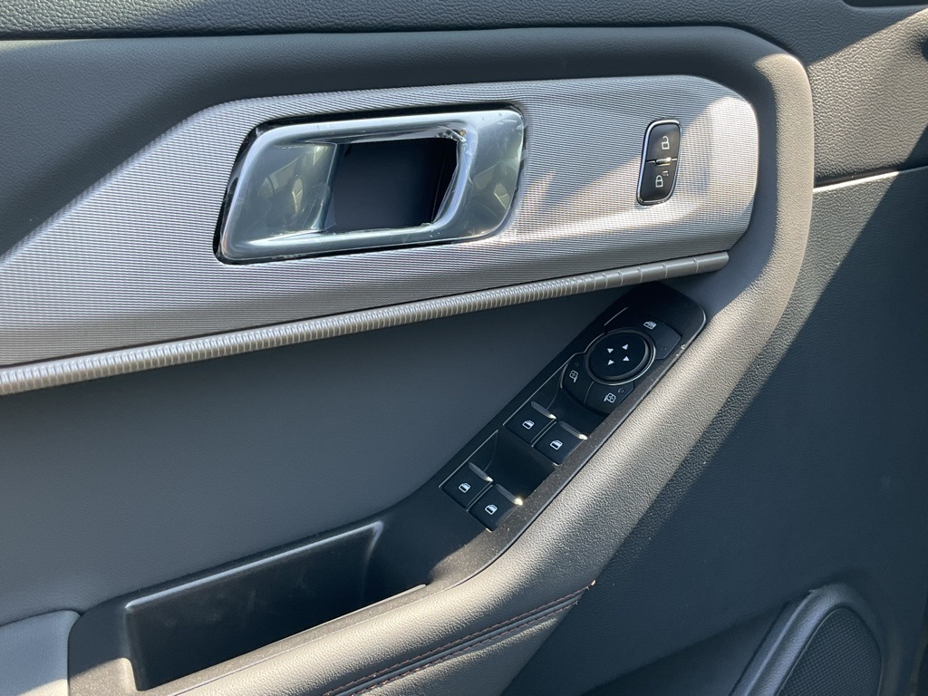 2025 Ford Explorer photo 18