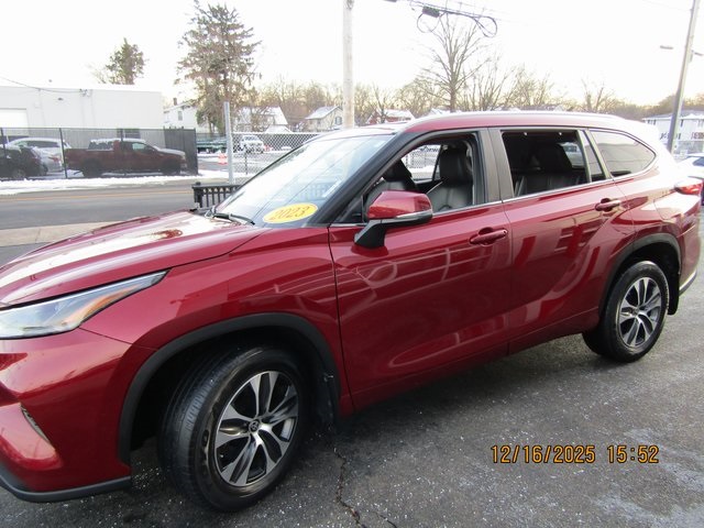Image of Pre-Owned 2023 Toyota Highlander XLE 4D Sport Utility AWD