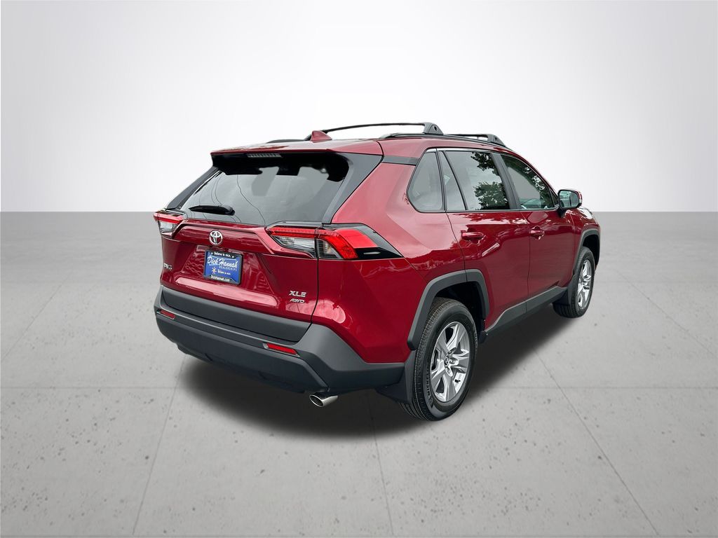 2025 Toyota RAV4 XLE photo 5