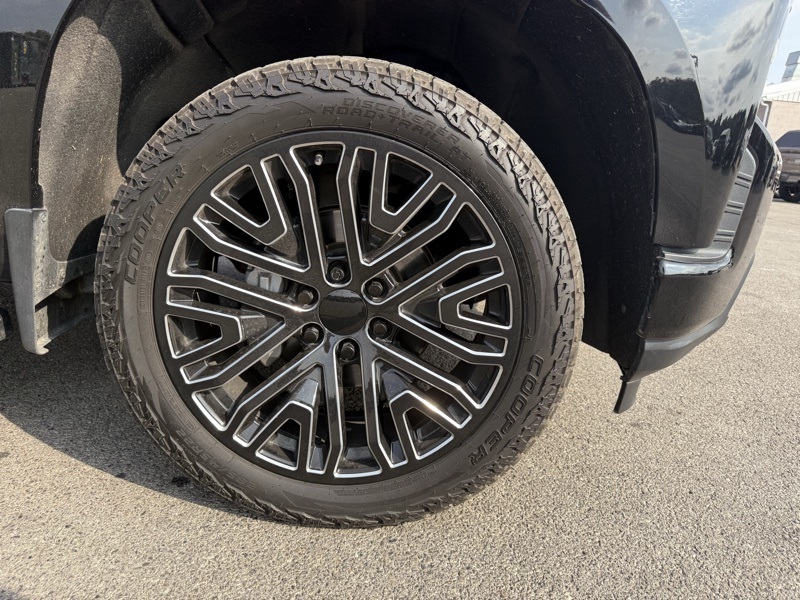 2022 Chevrolet Silverado 1500 RST photo 2