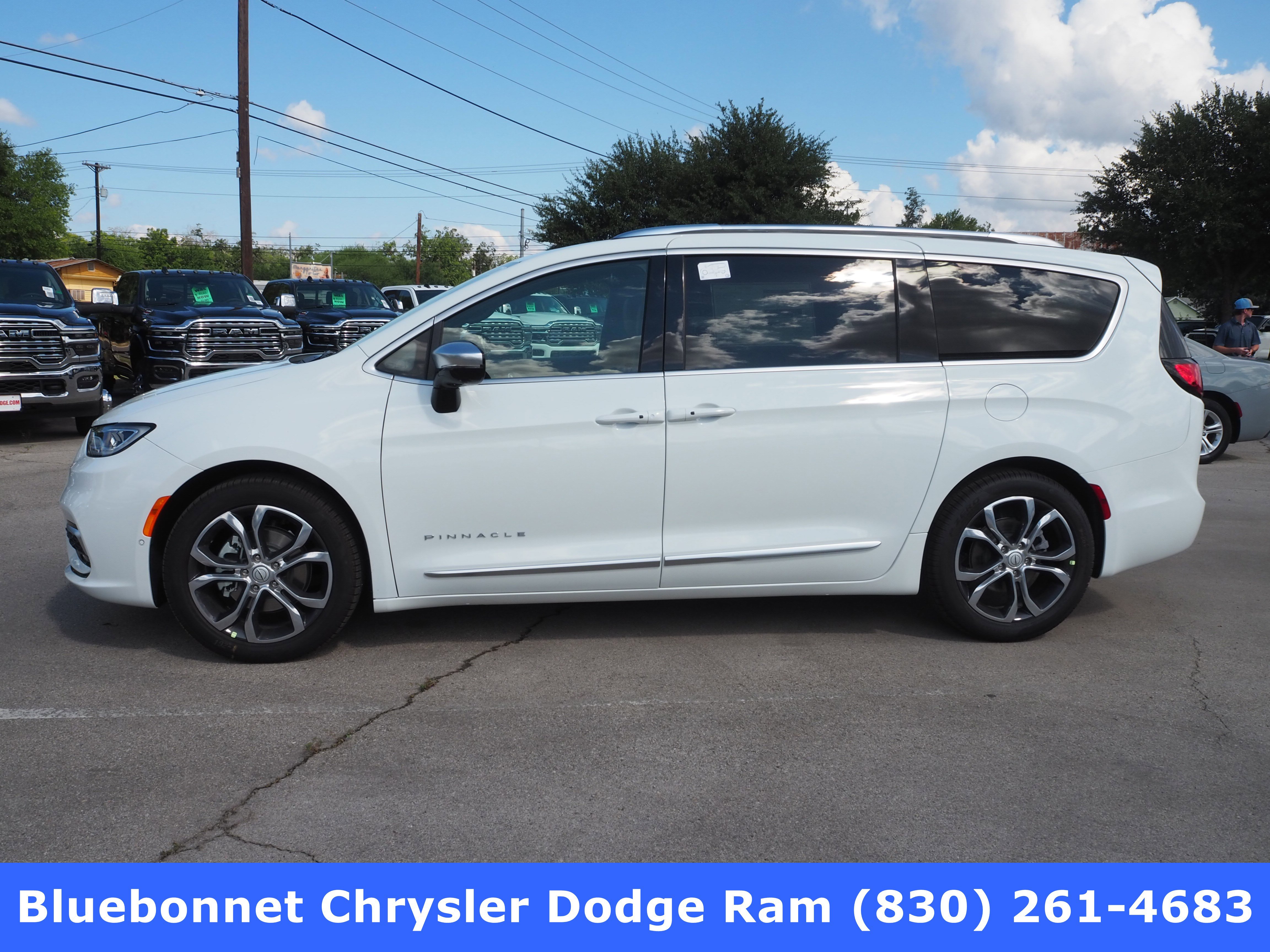 2026 Chrysler Pacifica Pinnacle's photo