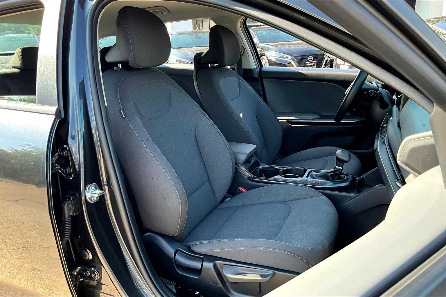 2025 Kia K4 LXS photo 8