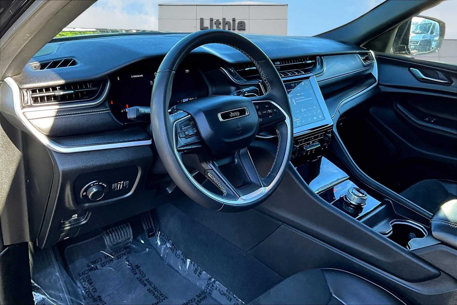 2024 Jeep Grand Cherokee Altitude photo 2