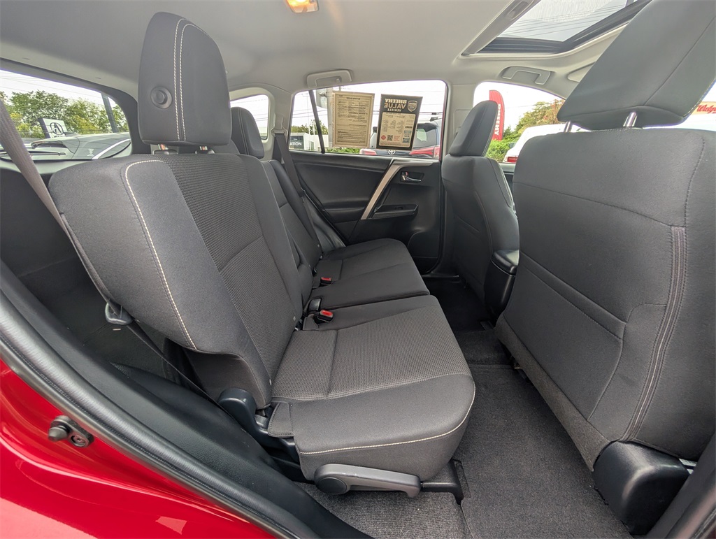 2016 Toyota RAV4 XLE photo 3